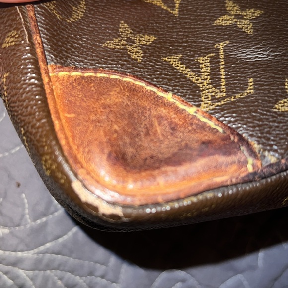 Louis Vuitton Monogram Pochette Marly Dragonne GM Wristlet - Picture 8 of 8